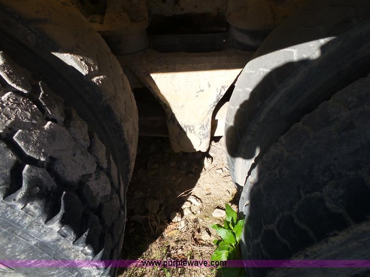 image for item L2019 1989 Ford LT8000 mixer truck