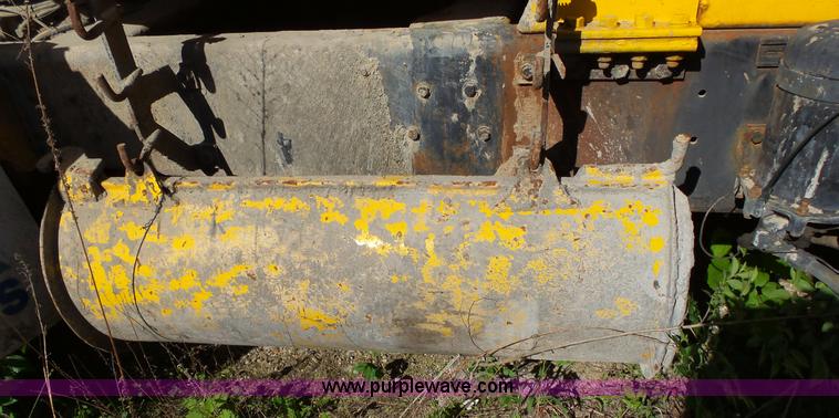 image for item L2019 1989 Ford LT8000 mixer truck