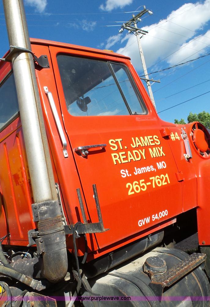 image for item L2019 1989 Ford LT8000 mixer truck