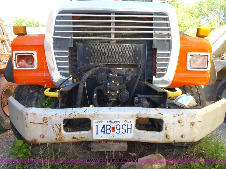 image for item L2019 1989 Ford LT8000 mixer truck