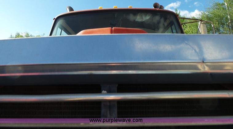 image for item L2019 1989 Ford LT8000 mixer truck