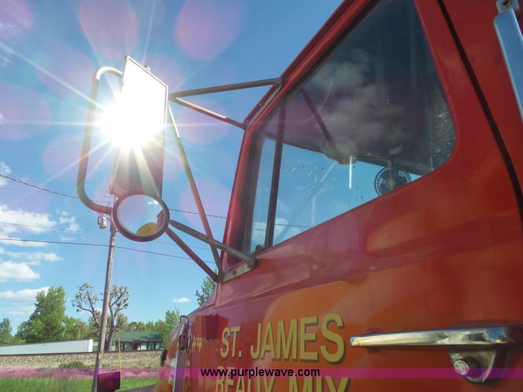 image for item L2019 1989 Ford LT8000 mixer truck