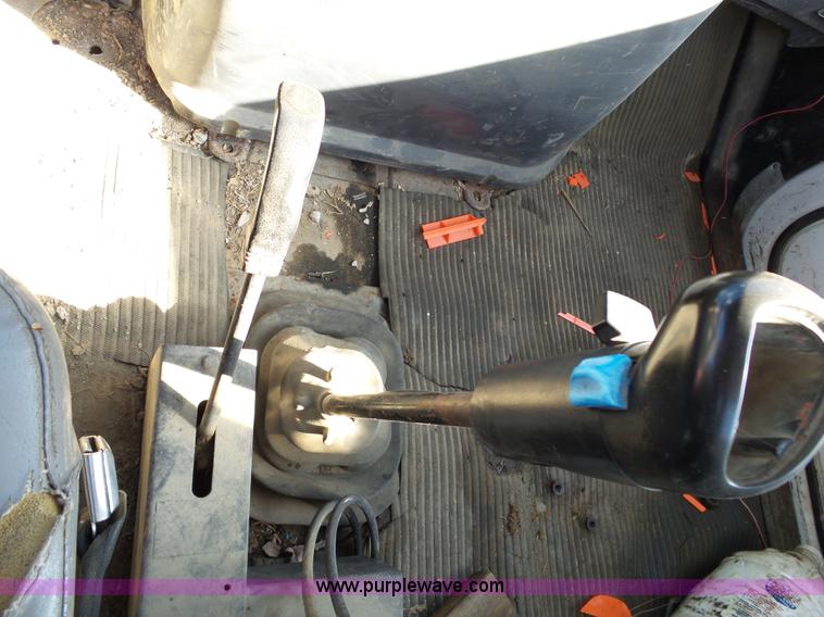 image for item L2019 1989 Ford LT8000 mixer truck