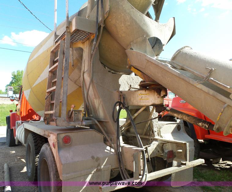 image for item L2020 1995 Ford LT9000 mixer truck