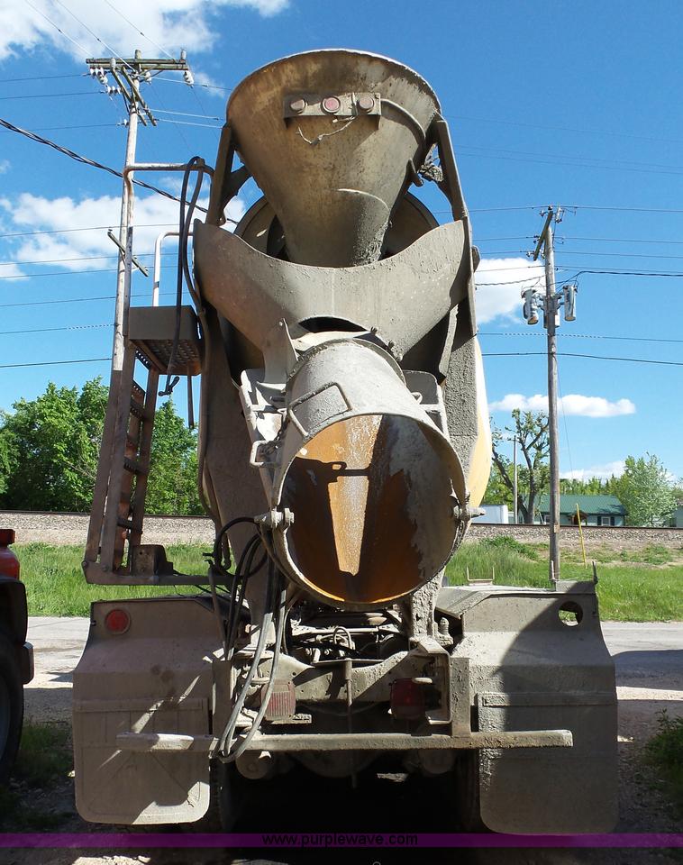 image for item L2020 1995 Ford LT9000 mixer truck