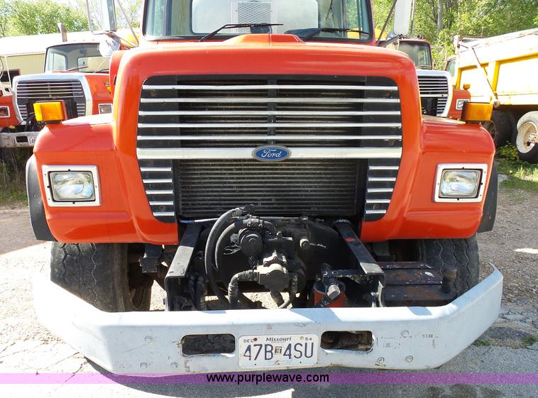 image for item L2020 1995 Ford LT9000 mixer truck