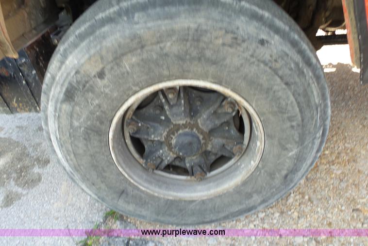 image for item L2020 1995 Ford LT9000 mixer truck