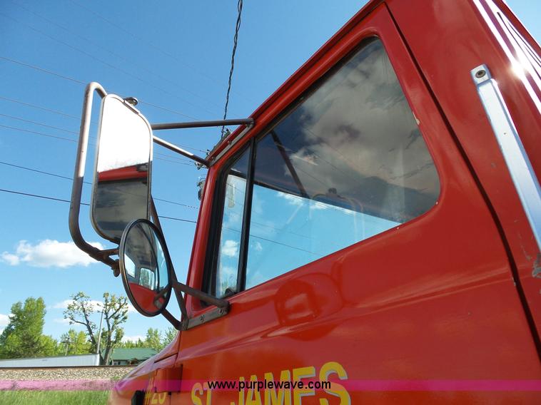 image for item L2020 1995 Ford LT9000 mixer truck