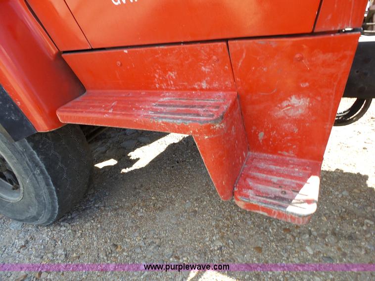 image for item L2020 1995 Ford LT9000 mixer truck