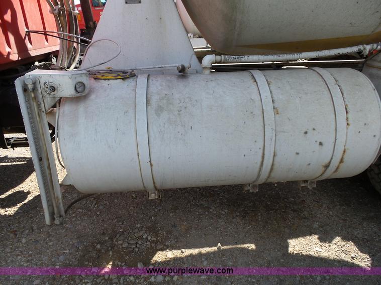 image for item L2020 1995 Ford LT9000 mixer truck