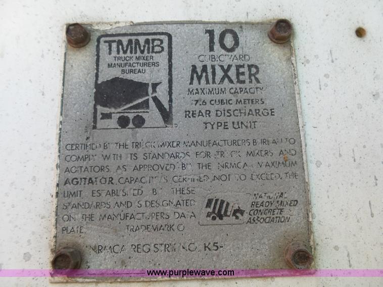 image for item L2020 1995 Ford LT9000 mixer truck