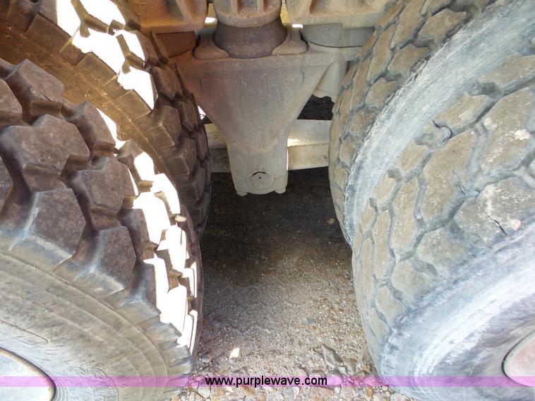 image for item L2020 1995 Ford LT9000 mixer truck