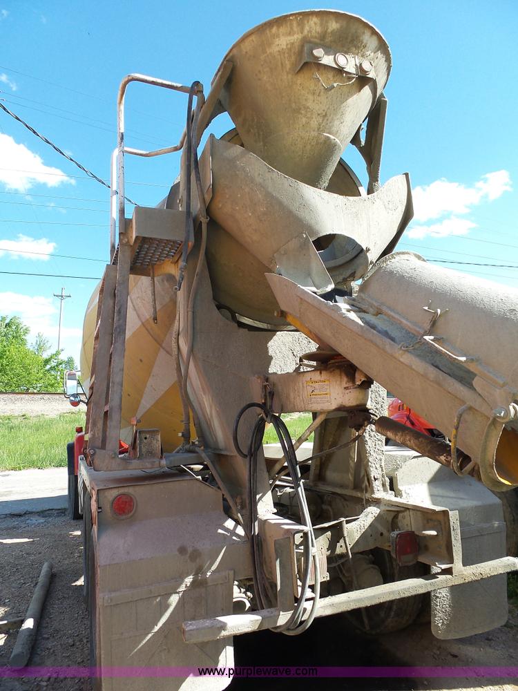 image for item L2020 1995 Ford LT9000 mixer truck