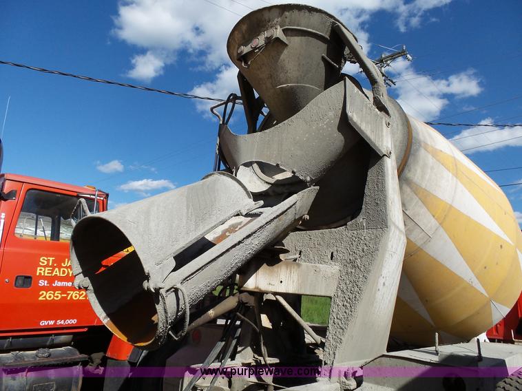 image for item L2020 1995 Ford LT9000 mixer truck