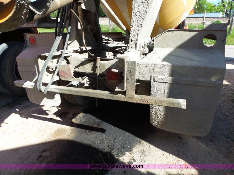 image for item L2020 1995 Ford LT9000 mixer truck