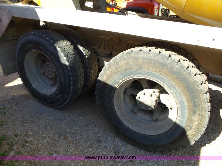 image for item L2020 1995 Ford LT9000 mixer truck