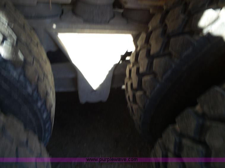 image for item L2020 1995 Ford LT9000 mixer truck