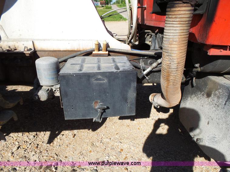 image for item L2020 1995 Ford LT9000 mixer truck