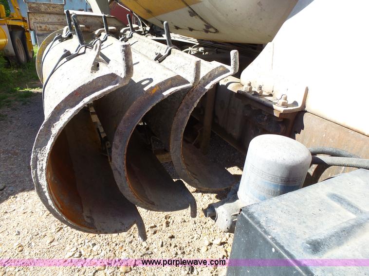 image for item L2020 1995 Ford LT9000 mixer truck