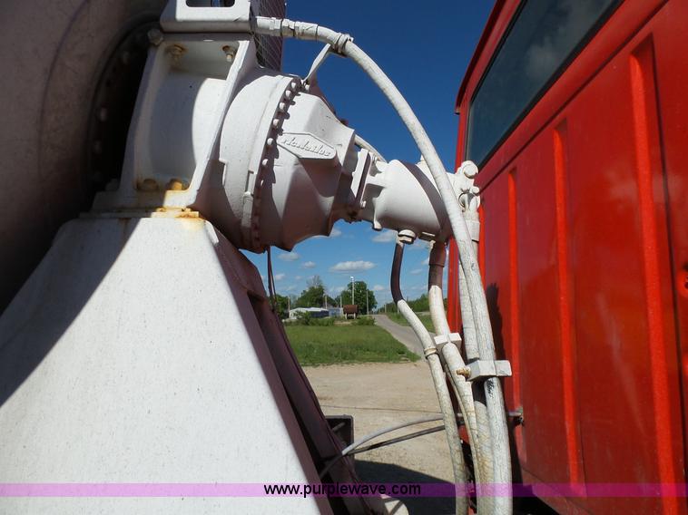 image for item L2020 1995 Ford LT9000 mixer truck