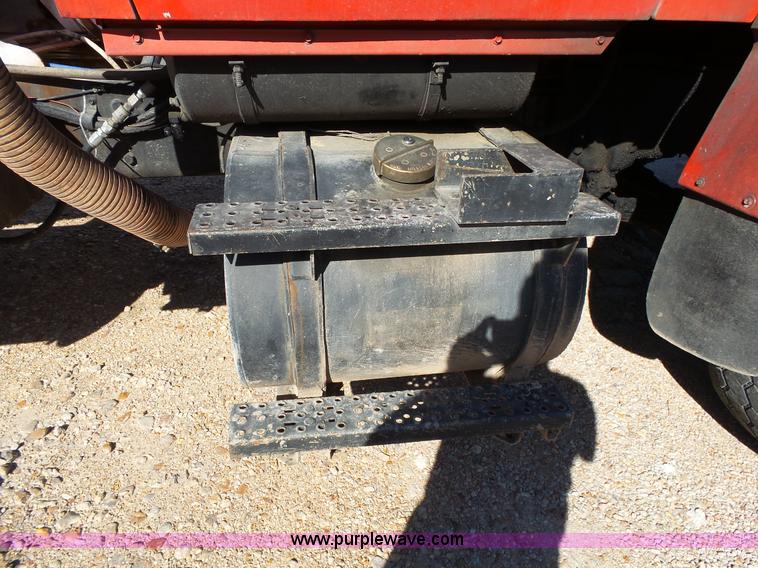 image for item L2020 1995 Ford LT9000 mixer truck