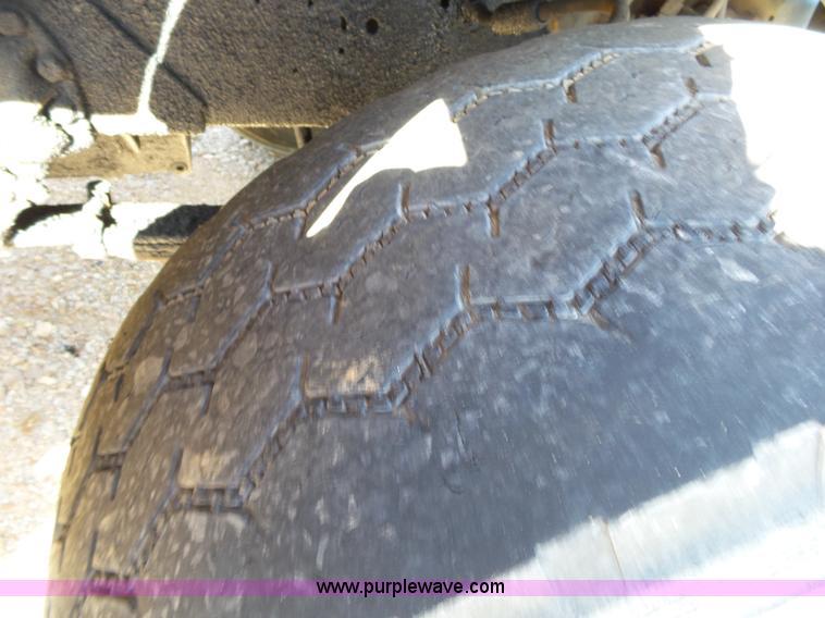 image for item L2020 1995 Ford LT9000 mixer truck