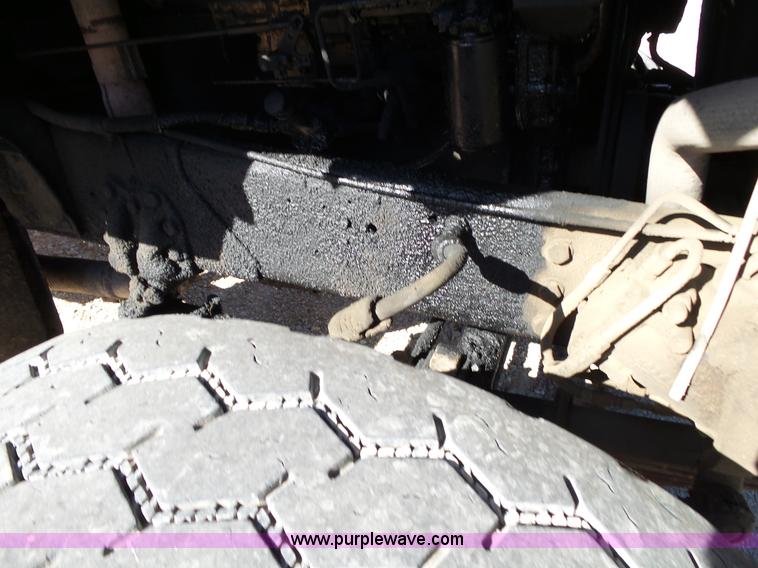 image for item L2020 1995 Ford LT9000 mixer truck