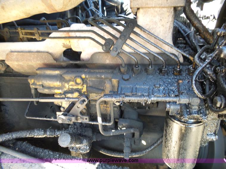 image for item L2020 1995 Ford LT9000 mixer truck