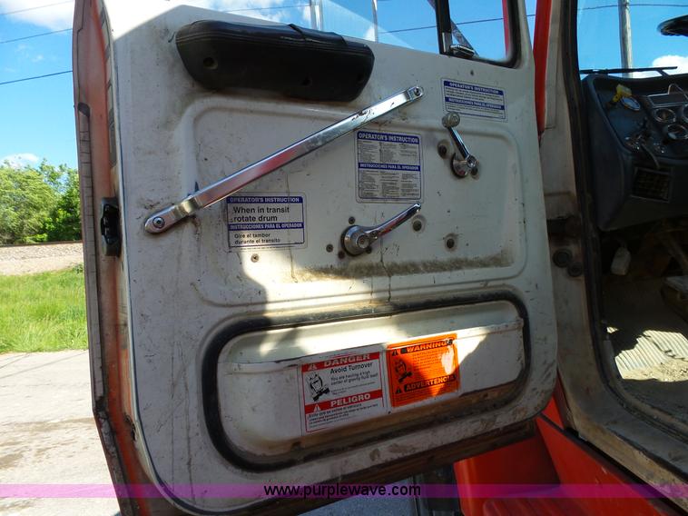 image for item L2020 1995 Ford LT9000 mixer truck