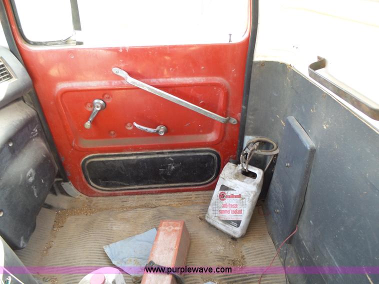 image for item L2020 1995 Ford LT9000 mixer truck