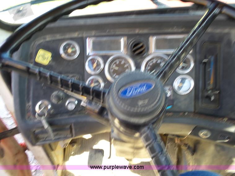 image for item L2020 1995 Ford LT9000 mixer truck