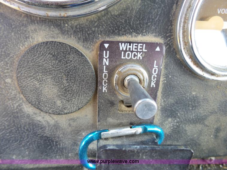 image for item L2020 1995 Ford LT9000 mixer truck