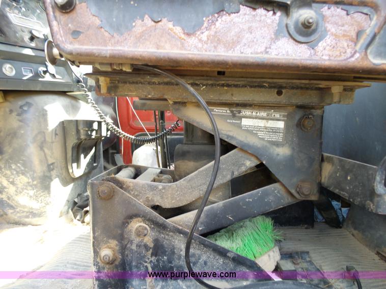 image for item L2020 1995 Ford LT9000 mixer truck