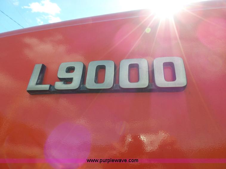 image for item L2020 1995 Ford LT9000 mixer truck