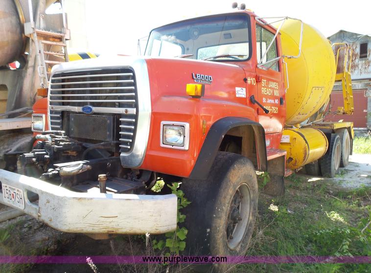 image for item L2021 1994 Ford LT8000 mixer truck
