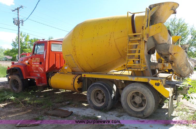 image for item L2021 1994 Ford LT8000 mixer truck