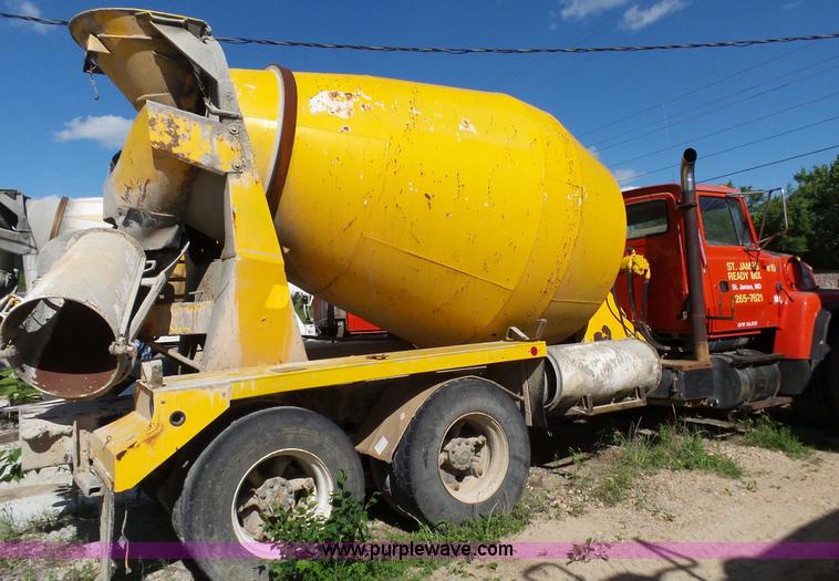 image for item L2021 1994 Ford LT8000 mixer truck