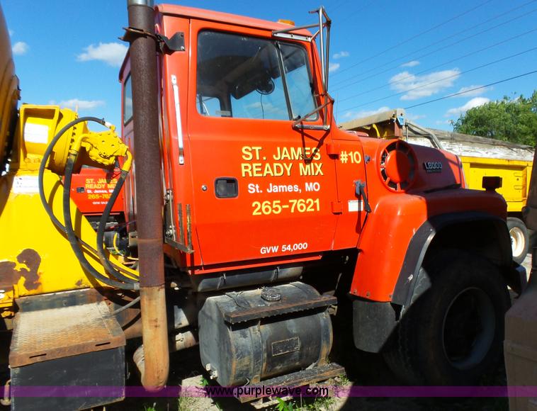 image for item L2021 1994 Ford LT8000 mixer truck
