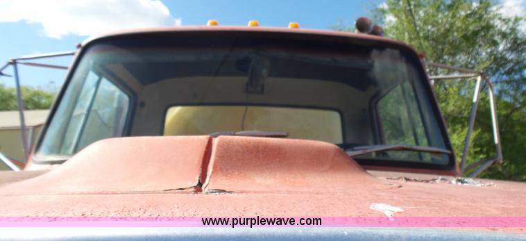 image for item L2021 1994 Ford LT8000 mixer truck