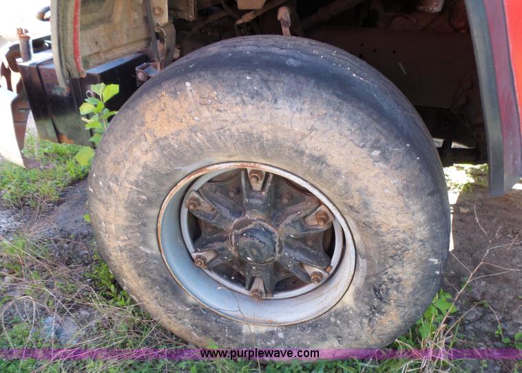 image for item L2021 1994 Ford LT8000 mixer truck