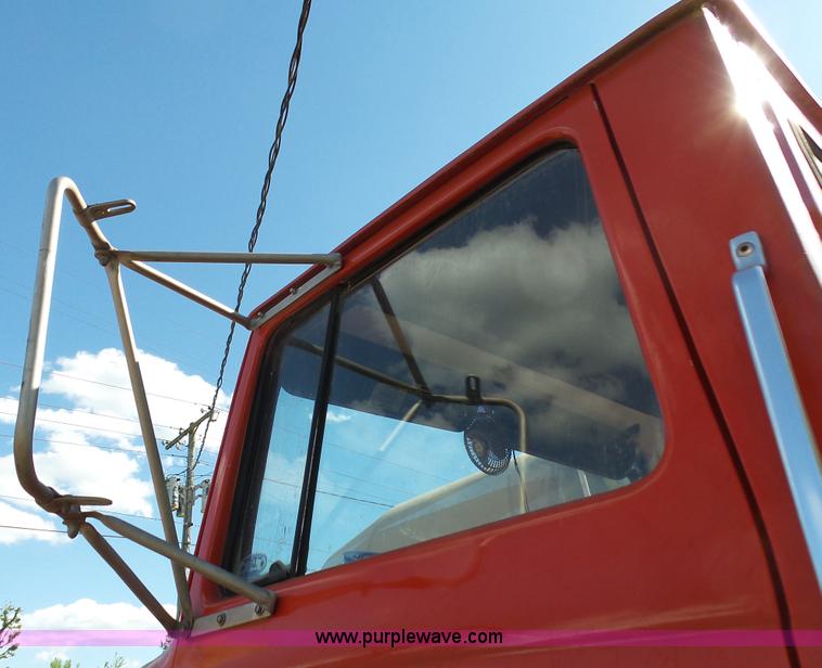 image for item L2021 1994 Ford LT8000 mixer truck