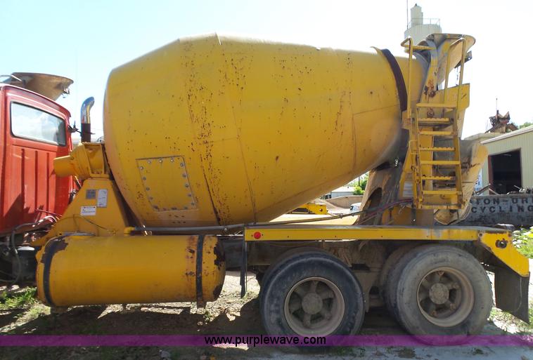 image for item L2021 1994 Ford LT8000 mixer truck