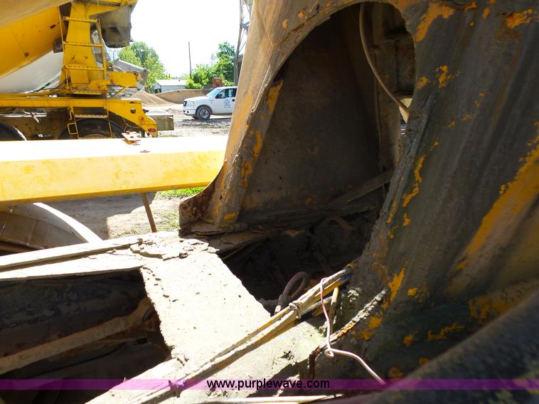 image for item L2021 1994 Ford LT8000 mixer truck