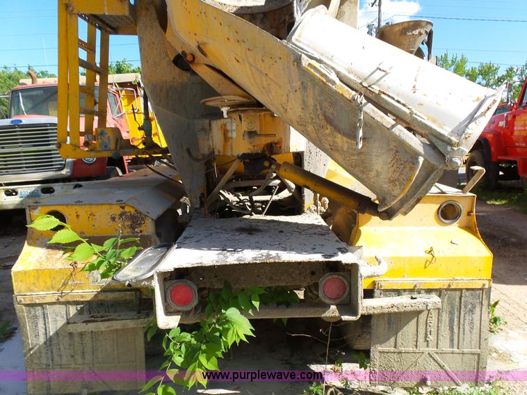 image for item L2021 1994 Ford LT8000 mixer truck