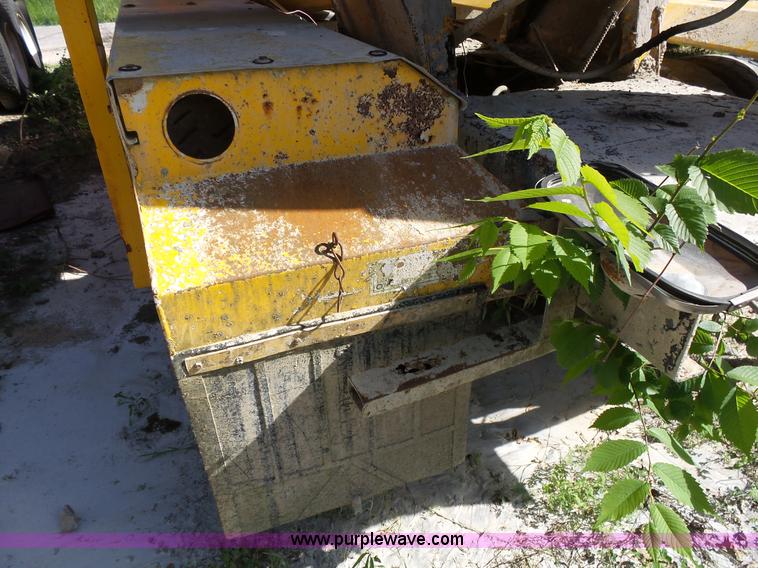 image for item L2021 1994 Ford LT8000 mixer truck