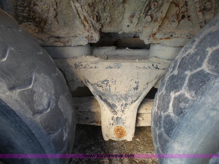 image for item L2021 1994 Ford LT8000 mixer truck