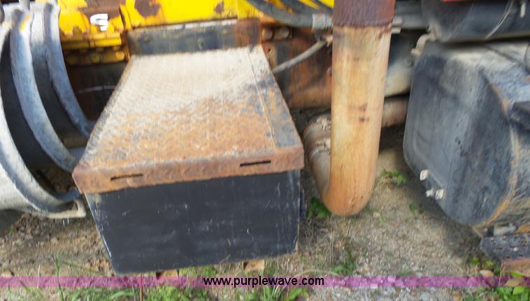 image for item L2021 1994 Ford LT8000 mixer truck