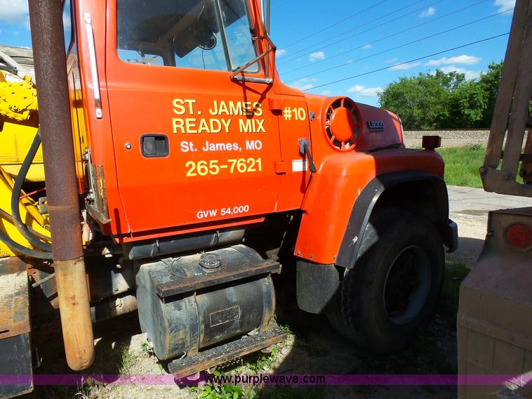 image for item L2021 1994 Ford LT8000 mixer truck