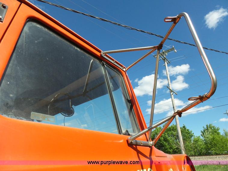 image for item L2021 1994 Ford LT8000 mixer truck