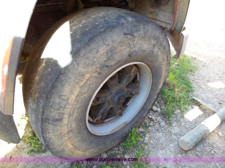 image for item L2021 1994 Ford LT8000 mixer truck